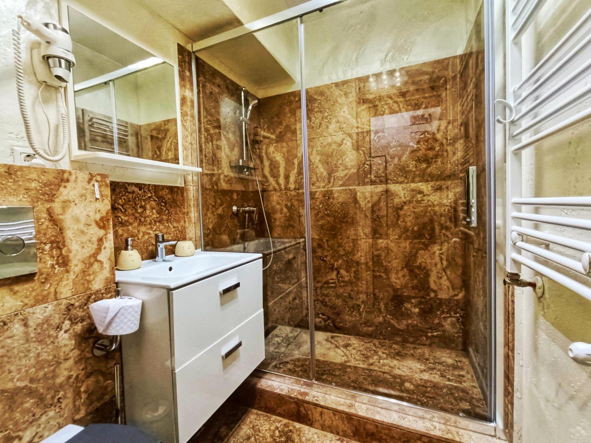 Airport High Class & Parking Apartment Iasi Exterior photo